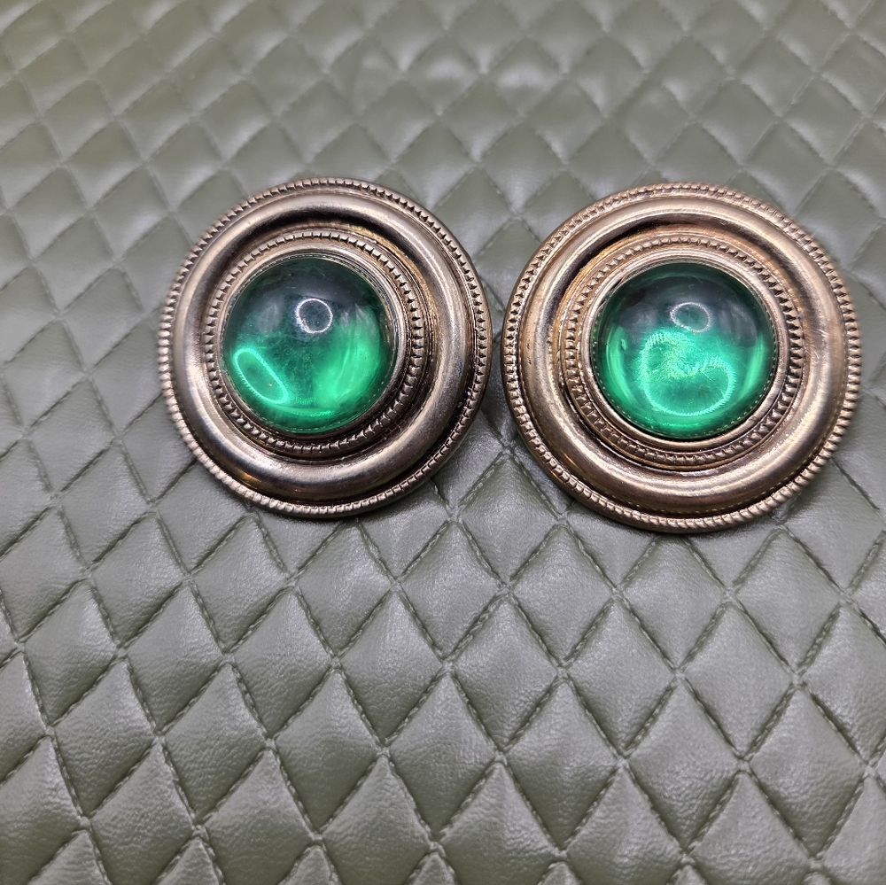 1026. Amazing Vintage Clip On Earrings Gold Tone With Green Centers